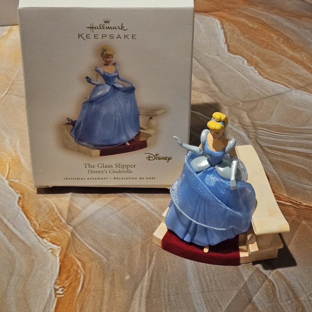 Hallmark Keepsake 2007 Disney Cinderella The Glass Slipper Ornament